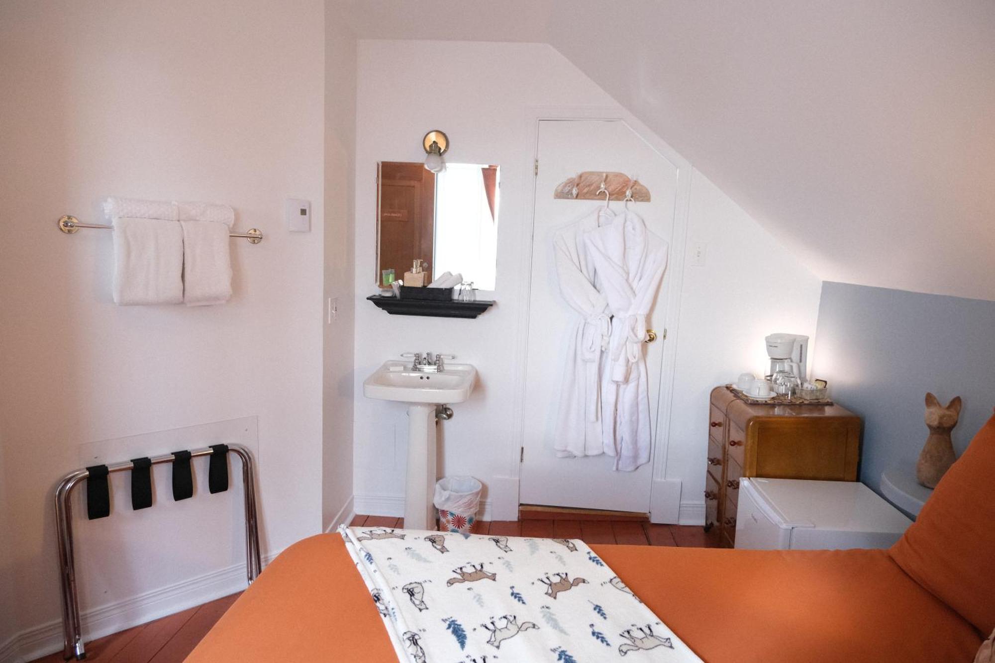 Les Pinsons Des Rives Bed & Breakfast La Malbaie Rom bilde