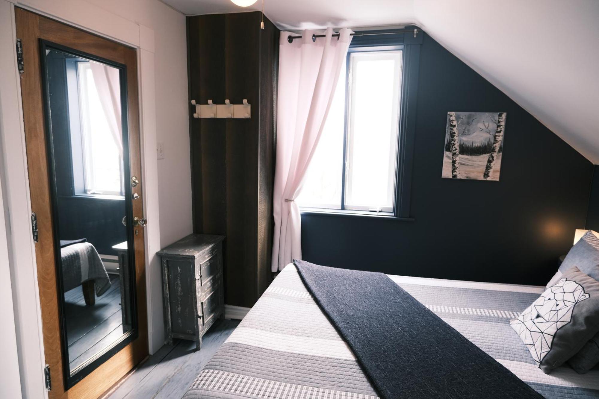 Les Pinsons Des Rives Bed & Breakfast La Malbaie Rom bilde