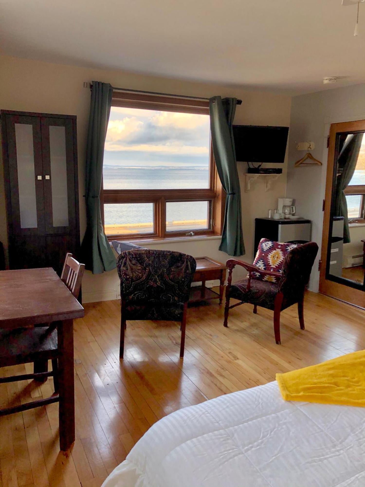 Les Pinsons Des Rives Bed & Breakfast La Malbaie Rom bilde
