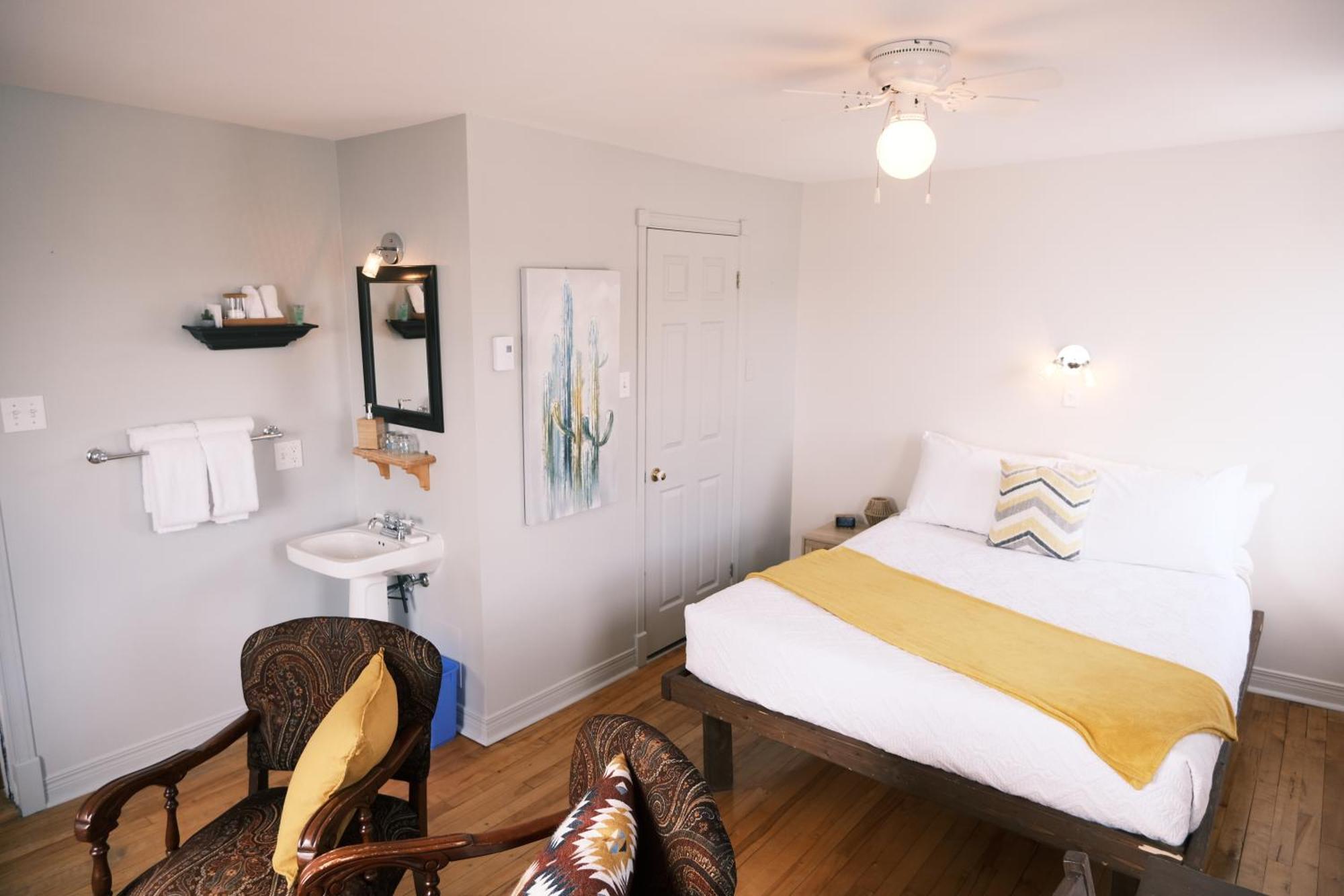Les Pinsons Des Rives Bed & Breakfast La Malbaie Rom bilde