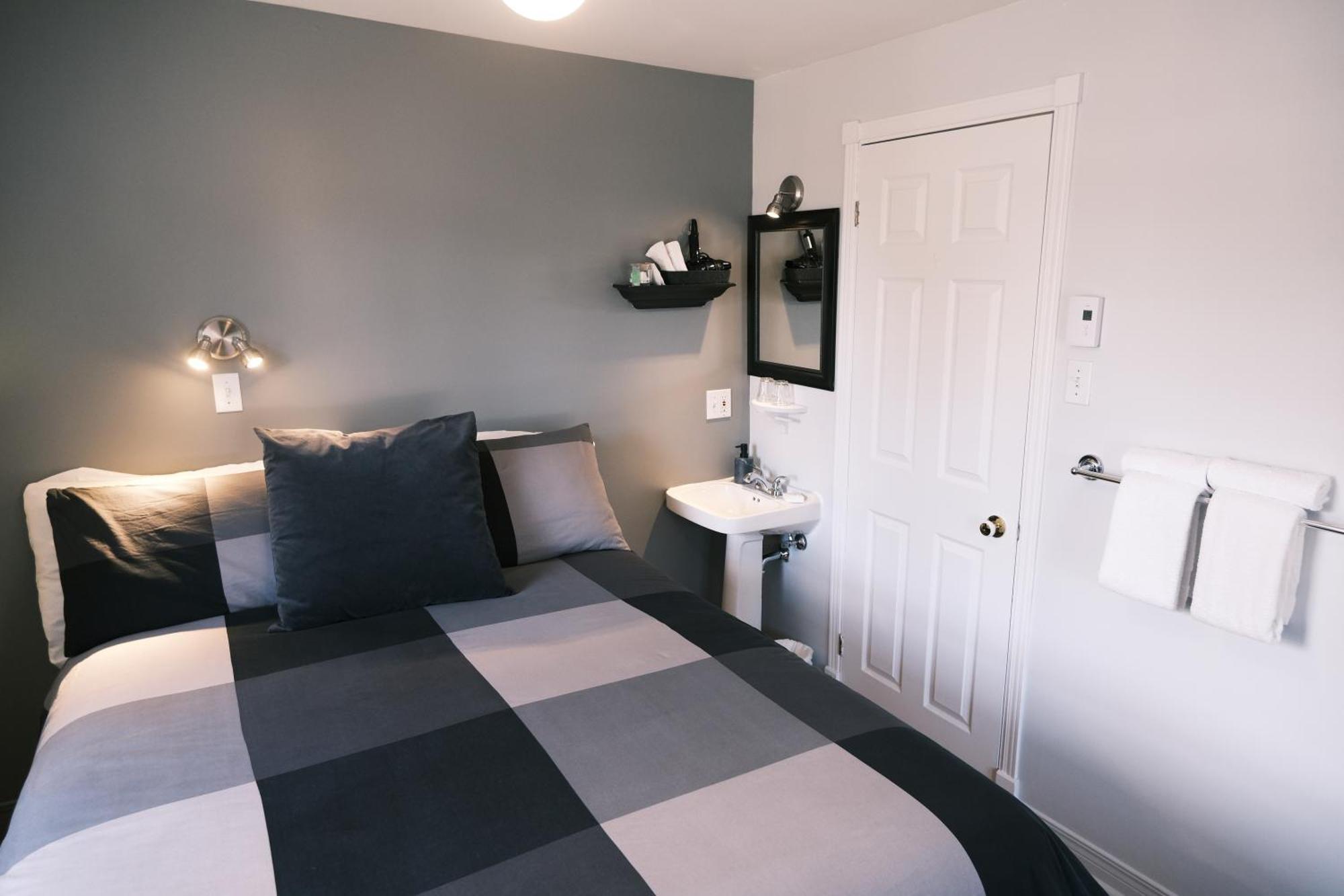 Les Pinsons Des Rives Bed & Breakfast La Malbaie Rom bilde