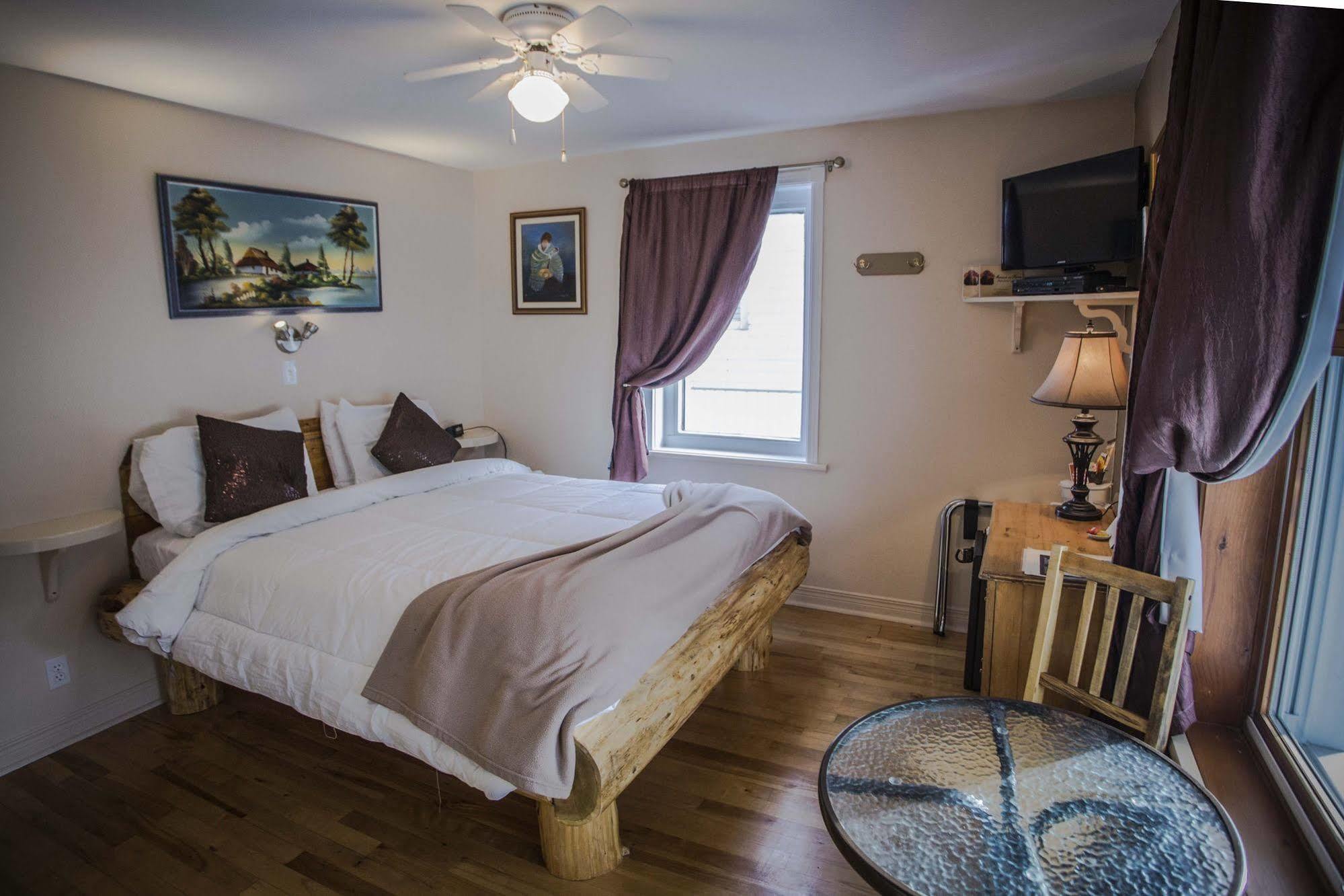 Les Pinsons Des Rives Bed & Breakfast La Malbaie Eksteriør bilde